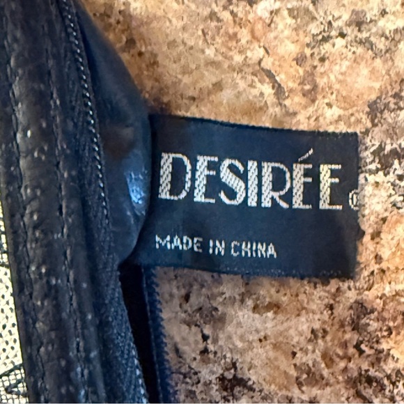 Vintage VR Classic Stylish Monogram Rare Hard To Find Retro Crossbody Bag - Picture 7 of 16